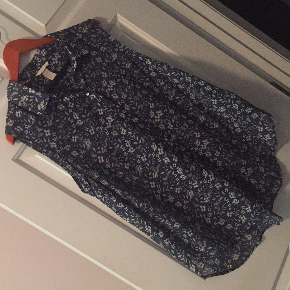 Floral sleeveless blouse